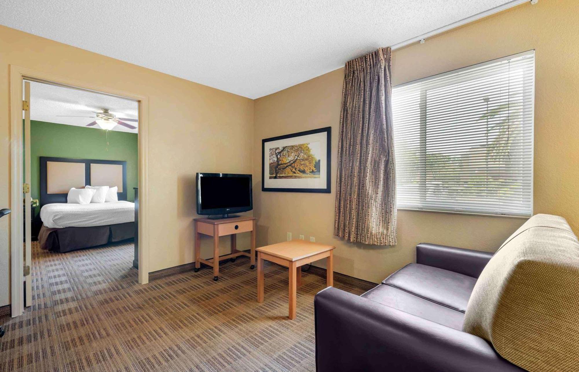 Extended Stay America Select Suites - Jacksonville Salisbury Rd Southpoint Exterior photo